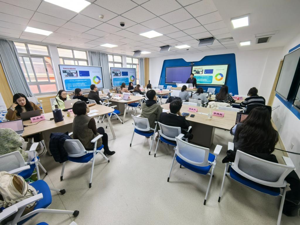2025年新職工“準入能力提升專題”培訓之“資源與服務”專題教育信息咨詢服務培訓總結